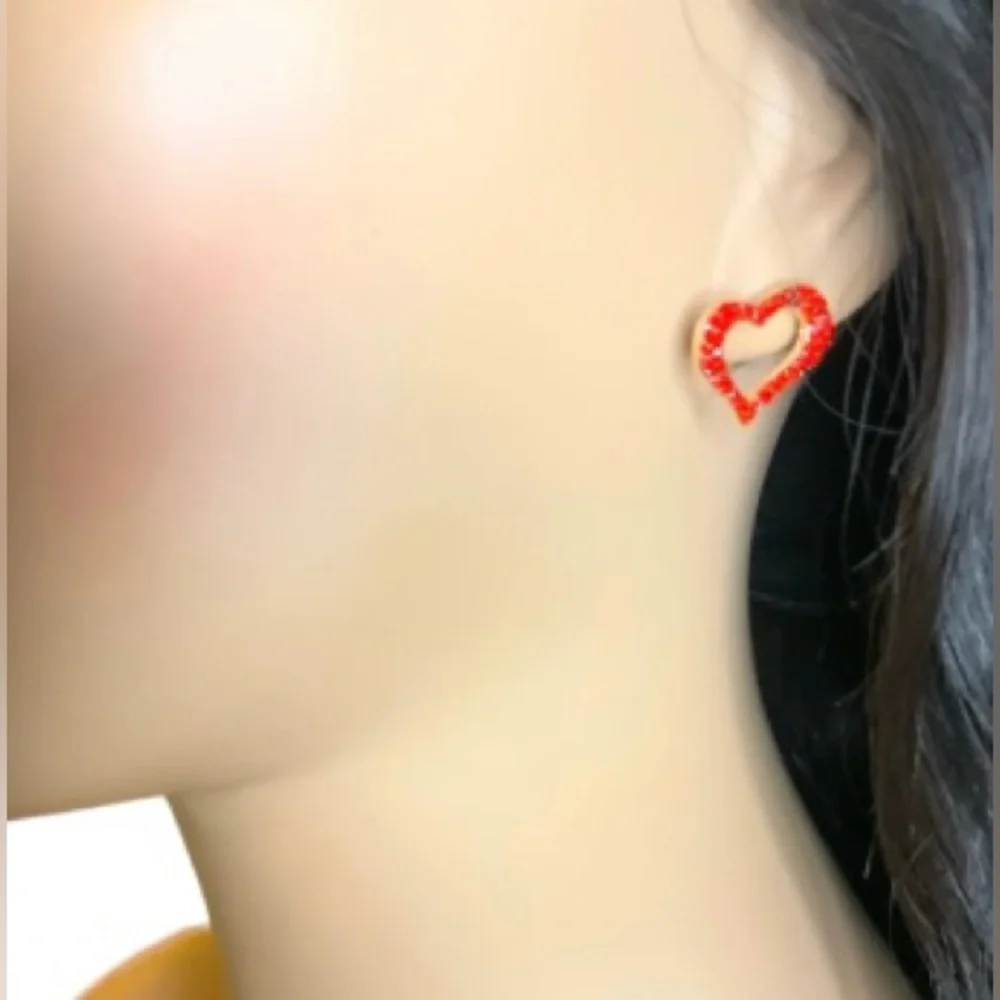 🌺Glass Stone Pave Heart Earrings - Picture 3 of 5